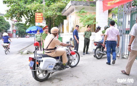Công an truy tìm thí sinh... ngủ quên, đến tận nhà hộ tống đi thi - Ảnh 4. Công an truy tìm thí sinh... ngủ quên, đến tận nhà hộ tống đi thi - Ảnh 4.