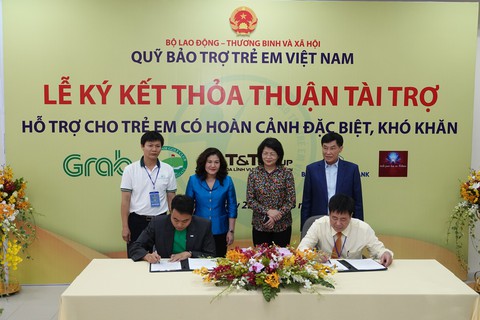 Chung tay xây cầu đến lớp - Ảnh 2. Chung tay xây cầu đến lớp - Ảnh 2.