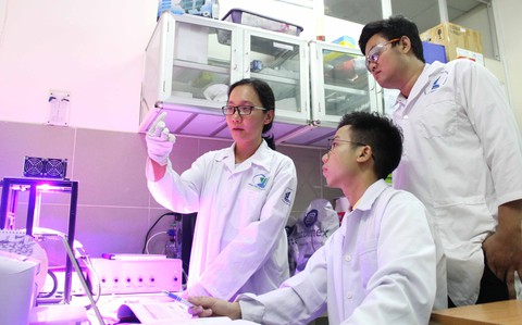 Nữ tiến sĩ trẻ về nước nghiên cứu pin quang điện hóa: Sợ nhất là tự tụt hậu - Ảnh 1. Nữ tiến sĩ trẻ về nước nghiên cứu pin quang điện hóa: Sợ nhất là tự tụt hậu - Ảnh 1.