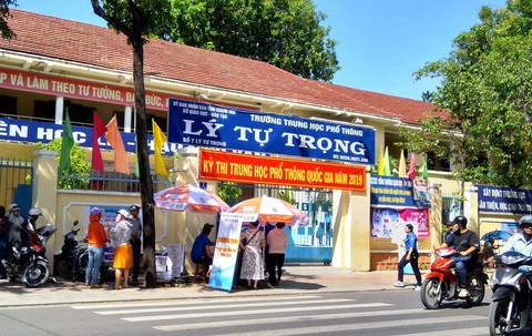 Khánh Hòa công bố điểm chuẩn vào lớp 10 - Ảnh 1. Khánh Hòa công bố điểm chuẩn vào lớp 10 - Ảnh 1.