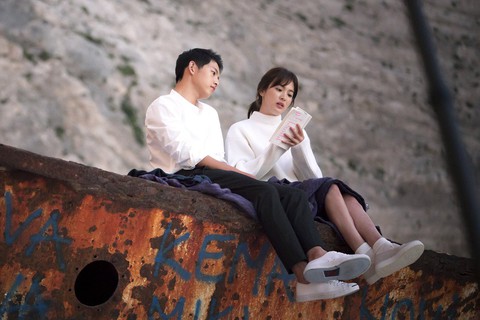 Song Joong Ki và Song Hye Kyo ly hôn chấn động: niềm tin tình yêu cổ tích tan vỡ! - Ảnh 1. Song Joong Ki và Song Hye Kyo ly hôn chấn động: niềm tin tình yêu cổ tích tan vỡ! - Ảnh 1.