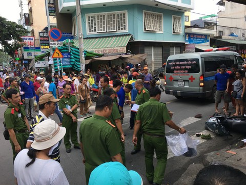Tài xế Vinasun rời đi sau tai nạn: Đã rõ danh tính 2 nạn nhân lẫn tài xế taxi - Ảnh 2. Tài xế Vinasun rời đi sau tai nạn: Đã rõ danh tính 2 nạn nhân lẫn tài xế taxi - Ảnh 2.