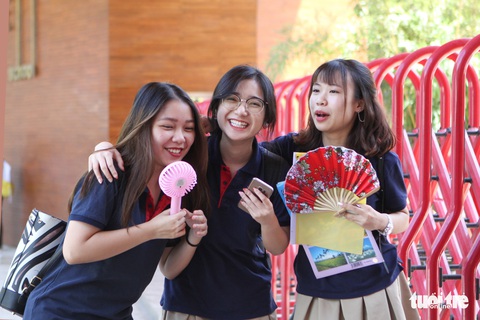 Nụ cười tỏa nắng sau mùa thi, chúng ta tạm biệt thời học sinh đáng nhớ! - Ảnh 29. Nụ cười tỏa nắng sau mùa thi, chúng ta tạm biệt thời học sinh đáng nhớ! - Ảnh 29.