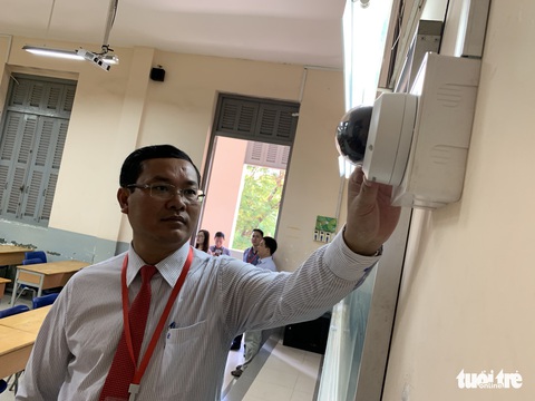 Cận cảnh khu vực chấm thi THPT quốc gia dày đặc camera - Ảnh 1. Cận cảnh khu vực chấm thi THPT quốc gia dày đặc camera - Ảnh 1.