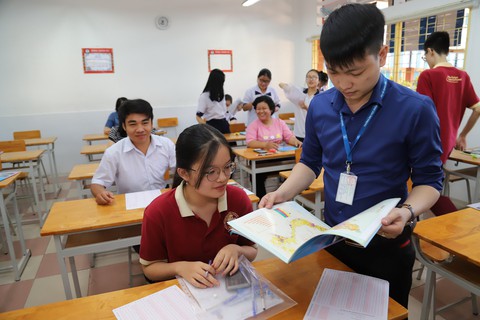Gần nửa triệu thí sinh thi khoa học xã hội: Atlat sẽ cân cả vũ trụ! - Ảnh 6. Gần nửa triệu thí sinh thi khoa học xã hội: Atlat sẽ cân cả vũ trụ! - Ảnh 6.