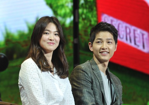 Song Joong Ki và Song Hye Kyo của Hậu duệ mặt trời tuyên bố ly hôn - Ảnh 1. Song Joong Ki và Song Hye Kyo của Hậu duệ mặt trời tuyên bố ly hôn - Ảnh 1.