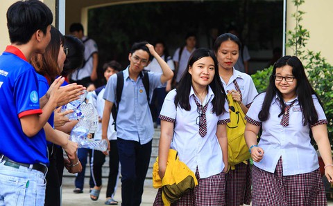 Chuẩn bị chấm thi, vừa tất bật vừa lo ngay ngáy - Ảnh 2. Chuẩn bị chấm thi, vừa tất bật vừa lo ngay ngáy - Ảnh 2.