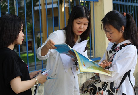Gần nửa triệu thí sinh thi khoa học xã hội: Atlat sẽ cân cả vũ trụ! - Ảnh 11. Gần nửa triệu thí sinh thi khoa học xã hội: Atlat sẽ cân cả vũ trụ! - Ảnh 11.