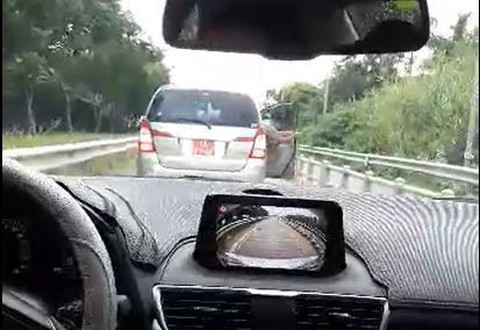 Xe biển đỏ lùi trên đường dẫn cao tốc là của Công ty Ba Son - Ảnh 1. Xe biển đỏ lùi trên đường dẫn cao tốc là của Công ty Ba Son - Ảnh 1.