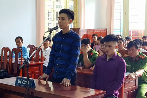 Cướp trạm thu phí Dầu Giây mùng 3 tết, 2 thanh niên ở tù tổng cộng 39 năm - Ảnh 1. Cướp trạm thu phí Dầu Giây mùng 3 tết, 2 thanh niên ở tù tổng cộng 39 năm - Ảnh 1.