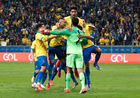 Đấu súng thắng Paraguay, Brazil giành vé vào bán kết - Ảnh 1. Đấu súng thắng Paraguay, Brazil giành vé vào bán kết - Ảnh 1.