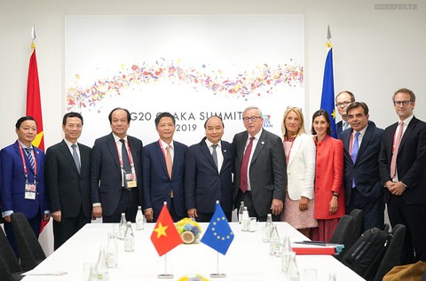 Thủ tướng Nguyễn Xuân Phúc chụp ảnh cùng lãnh đạo các nước G20 - Ảnh 8. Thủ tướng Nguyễn Xuân Phúc chụp ảnh cùng lãnh đạo các nước G20 - Ảnh 8.
