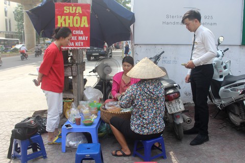 Hà Nội xôi gì ngon nhất? Xôi cô Loan chợ Vẽ chứ đâu - Ảnh 4. Hà Nội xôi gì ngon nhất? Xôi cô Loan chợ Vẽ chứ đâu - Ảnh 4.