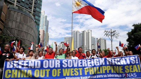 Các nghị sĩ đòi luận tội Tổng thống Duterte về phát ngôn bảo vệ Trung Quốc - Ảnh 2. Các nghị sĩ đòi luận tội Tổng thống Duterte về phát ngôn bảo vệ Trung Quốc - Ảnh 2.