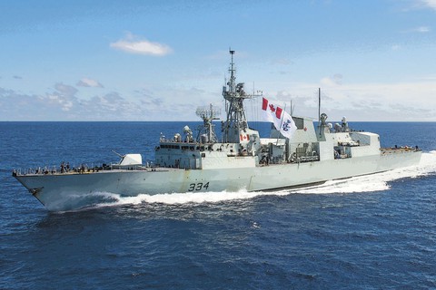 Tiêm kích Trung Quốc vờn 2 tàu chiến Canada vừa thăm Việt Nam - Ảnh 1. Tiêm kích Trung Quốc vờn 2 tàu chiến Canada vừa thăm Việt Nam - Ảnh 1.