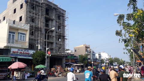 Cắt 2 tầng tòa nhà gây tai nạn lao động chết 3 người - Ảnh 2. Cắt 2 tầng tòa nhà gây tai nạn lao động chết 3 người - Ảnh 2.