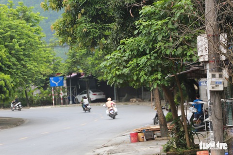 Công an đón thí sinh ngủ quên: Tường trình tại chỗ của phóng viên Tuổi Trẻ - Ảnh 2. Công an đón thí sinh ngủ quên: Tường trình tại chỗ của phóng viên Tuổi Trẻ - Ảnh 2.