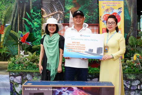 Vietravel tìm ra chủ nhân giải thưởng trong tháng 6 - Ảnh 2. Vietravel tìm ra chủ nhân giải thưởng trong tháng 6 - Ảnh 2.