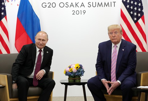 Ông Trump nói ‘làm ơn đừng can thiệp bầu cử’, ông Putin bật cười thích thú - Ảnh 1. Ông Trump nói ‘làm ơn đừng can thiệp bầu cử’, ông Putin bật cười thích thú - Ảnh 1.