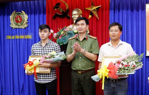 Bạn đọc hễ có tin là ưu tiên gọi đường dây nóng của Tuổi Trẻ - Ảnh 1. Bạn đọc hễ có tin là ưu tiên gọi đường dây nóng của Tuổi Trẻ - Ảnh 1.