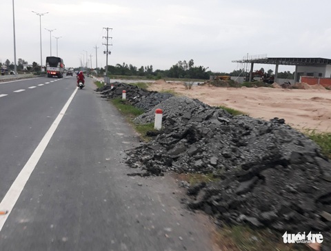 Mới thông xe hơn một tháng, đường cầu Vàm Cống đã chi chít lỗ đục vá - Ảnh 1. Mới thông xe hơn một tháng, đường cầu Vàm Cống đã chi chít lỗ đục vá - Ảnh 1.