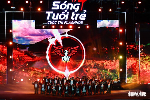 Bắt trend Để Mị nói cho mà nghe giành giải nhất cuộc thi Flashmob - Ảnh 6. Bắt trend Để Mị nói cho mà nghe giành giải nhất cuộc thi Flashmob - Ảnh 6.