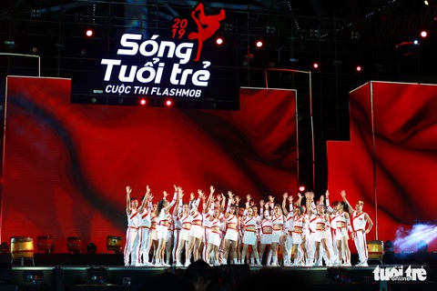 Bắt trend Để Mị nói cho mà nghe giành giải nhất cuộc thi Flashmob - Ảnh 8. Bắt trend Để Mị nói cho mà nghe giành giải nhất cuộc thi Flashmob - Ảnh 8.