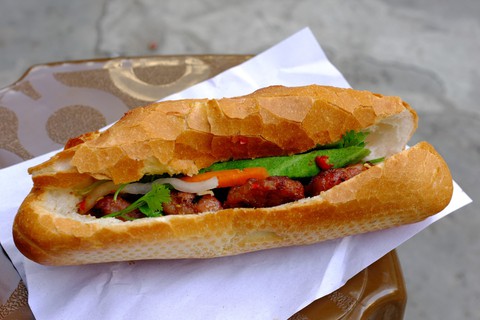 7 loại bánh mì trứ danh chỉ nhắc đã thèm ở TP.HCM - Ảnh 7. 7 loại bánh mì trứ danh chỉ nhắc đã thèm ở TP.HCM - Ảnh 7.