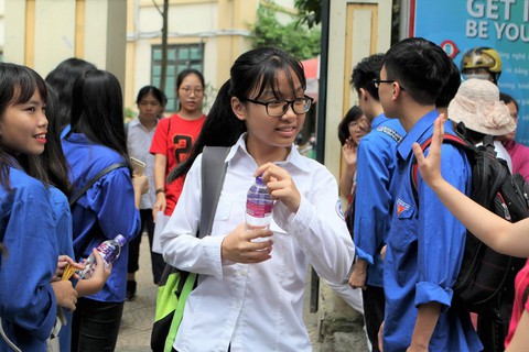 Vui buồn học trò đi thi lớp 10 - Ảnh 10. Vui buồn học trò đi thi lớp 10 - Ảnh 10.