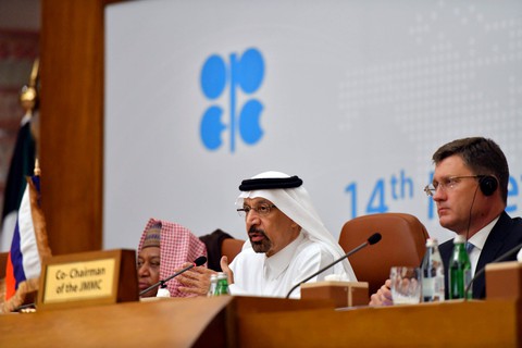 Nga và Saudi Arabia bàn chuyện dầu sau lưng OPEC - Ảnh 1. Nga và Saudi Arabia bàn chuyện dầu sau lưng OPEC - Ảnh 1.