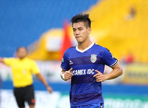 Tuyển thủ U23 Tiến Linh lập cú đúp, B.Bình Dương dập Tây Ninh 5-0 - Ảnh 1. Tuyển thủ U23 Tiến Linh lập cú đúp, B.Bình Dương dập Tây Ninh 5-0 - Ảnh 1.