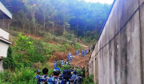 Ngày thứ ba liên tiếp, rừng ở Hà Tĩnh vẫn đang cháy - Ảnh 3. Ngày thứ ba liên tiếp, rừng ở Hà Tĩnh vẫn đang cháy - Ảnh 3.