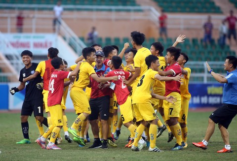 Khi Văn Quyến, Như Thuật làm thầy và U15 SLNA tỏa sáng - Ảnh 1. Khi Văn Quyến, Như Thuật làm thầy và U15 SLNA tỏa sáng - Ảnh 1.
