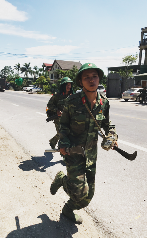 Ngày thứ ba liên tiếp, rừng ở Hà Tĩnh vẫn đang cháy - Ảnh 2. Ngày thứ ba liên tiếp, rừng ở Hà Tĩnh vẫn đang cháy - Ảnh 2.