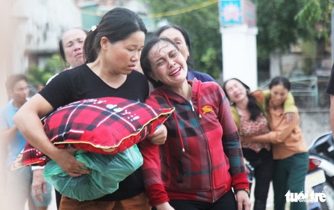 Quê nhà quặn lòng đón thi thể thuyền viên bị chìm tàu - Ảnh 1. Quê nhà quặn lòng đón thi thể thuyền viên bị chìm tàu - Ảnh 1.