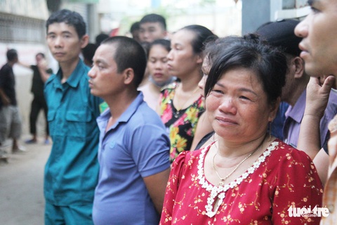 Quê nhà quặn lòng đón thi thể thuyền viên bị chìm tàu - Ảnh 6. Quê nhà quặn lòng đón thi thể thuyền viên bị chìm tàu - Ảnh 6.