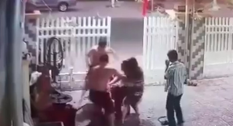 Khởi tố 2 cựu công an xông vào nhà đánh người phải nhập viện - Ảnh 2. Khởi tố 2 cựu công an xông vào nhà đánh người phải nhập viện - Ảnh 2.