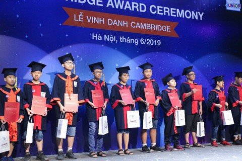Apollo English vinh danh học viên đạt chứng chỉ Cambridge - Ảnh 5. Apollo English vinh danh học viên đạt chứng chỉ Cambridge - Ảnh 5.
