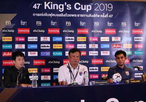 King’s Cup 2019: Tiền đạo Dangda bỡ ngỡ khi đối mặt ‘đồng đội’ Văn Lâm - Ảnh 1. King’s Cup 2019: Tiền đạo Dangda bỡ ngỡ khi đối mặt ‘đồng đội’ Văn Lâm - Ảnh 1.