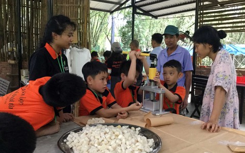 Học hè ở trang trại - Ảnh 1. Học hè ở trang trại - Ảnh 1.