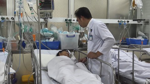 Người đàn ông bị hổ cắn đã thoát khỏi nguy kịch - Ảnh 1. Người đàn ông bị hổ cắn đã thoát khỏi nguy kịch - Ảnh 1.