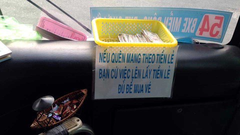 Bóp bụng con gà đi em, nó là chuông xe buýt đó! - Ảnh 5. Bóp bụng con gà đi em, nó là chuông xe buýt đó! - Ảnh 5.