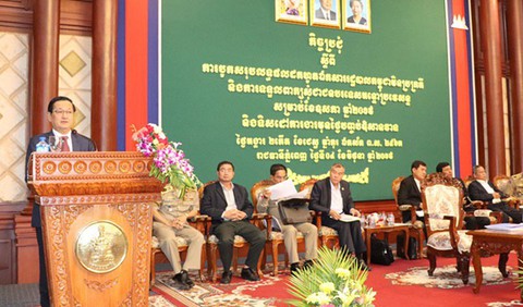 Campuchia thu hồi nhiều giấy tờ của người gốc Việt - Ảnh 1. Campuchia thu hồi nhiều giấy tờ của người gốc Việt - Ảnh 1.