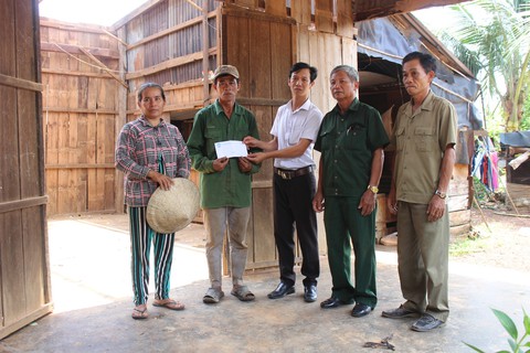 Lốc xoáy cuốn phăng nhà cửa, cây cối tại huyện biên giới Bù Đốp - Ảnh 3. Lốc xoáy cuốn phăng nhà cửa, cây cối tại huyện biên giới Bù Đốp - Ảnh 3.
