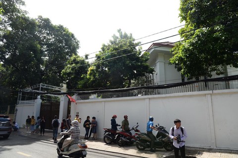 Cưỡng chế giao con dấu Trung Nguyên: bà Thảo tố ngược chấp hành viên - Ảnh 1. Cưỡng chế giao con dấu Trung Nguyên: bà Thảo tố ngược chấp hành viên - Ảnh 1.