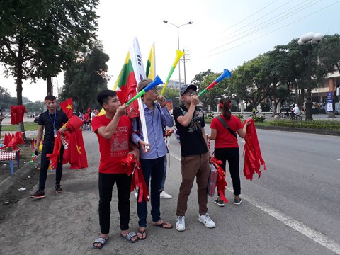 Thành phố Việt Trì đỏ rực, tiếp lửa cho U23 Việt Nam - Ảnh 1. Thành phố Việt Trì đỏ rực, tiếp lửa cho U23 Việt Nam - Ảnh 1.