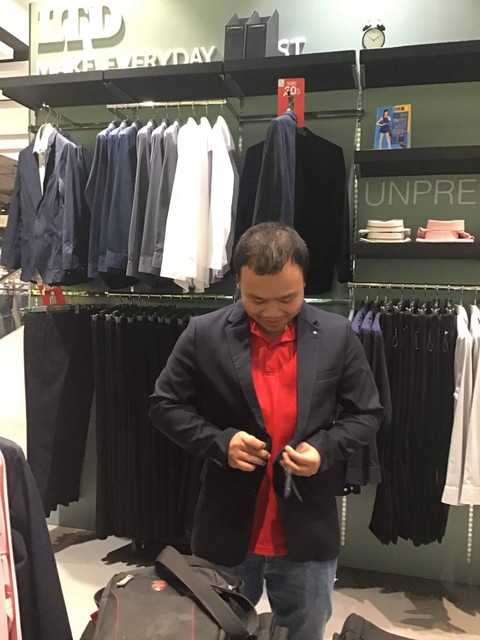 Phóng viên Việt Nam tá hỏa chạy mua vest trước chung kết King’s Cup - Ảnh 2. Phóng viên Việt Nam tá hỏa chạy mua vest trước chung kết King’s Cup - Ảnh 2.