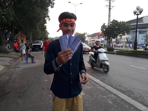 Thành phố Việt Trì đỏ rực, tiếp lửa cho U23 Việt Nam - Ảnh 3. Thành phố Việt Trì đỏ rực, tiếp lửa cho U23 Việt Nam - Ảnh 3.