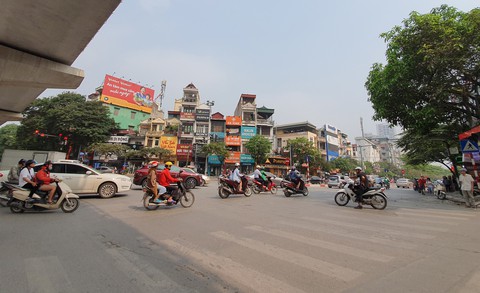 Miền Bắc nắng nóng gay gắt, 39-40 độ những ngày cuối tuần - Ảnh 1. Miền Bắc nắng nóng gay gắt, 39-40 độ những ngày cuối tuần - Ảnh 1.