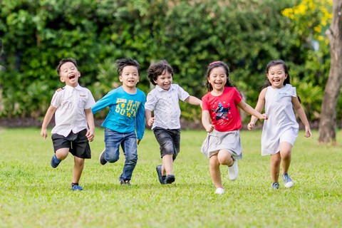 Hãy để con có một mùa hè kỳ lạ - Ảnh 1. Hãy để con có một mùa hè kỳ lạ - Ảnh 1.